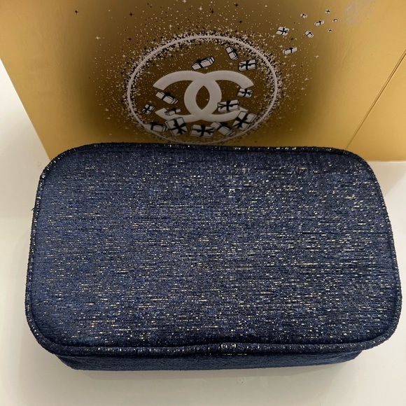 CHANEL New Navy cosmetic bag - Picture 2 of 8